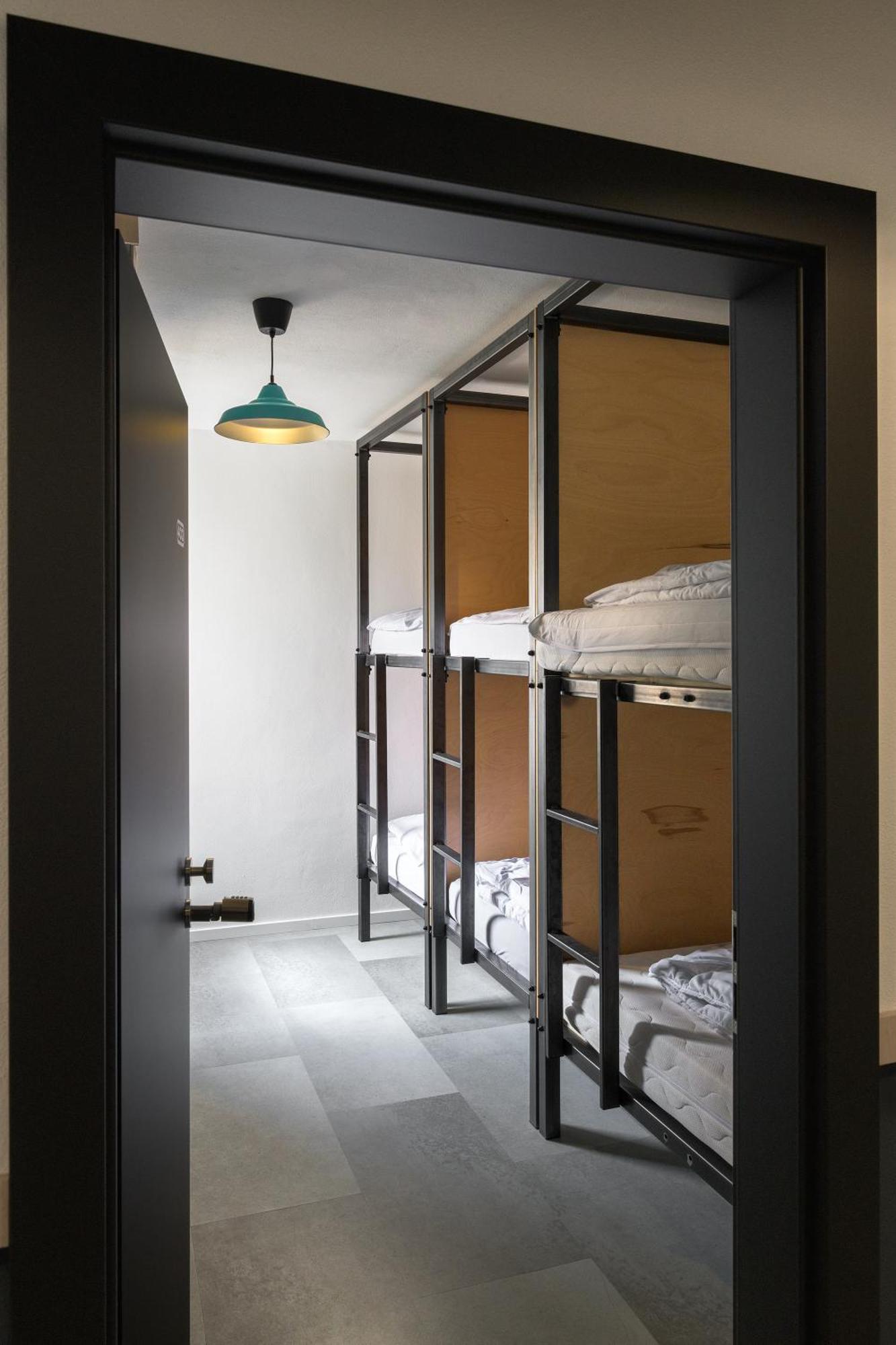 Izy Stay Hostel Bratysława Zewnętrze zdjęcie