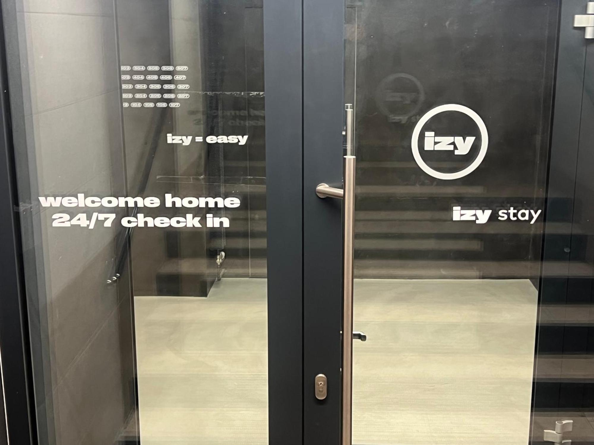 Izy Stay Hostel Bratysława Zewnętrze zdjęcie