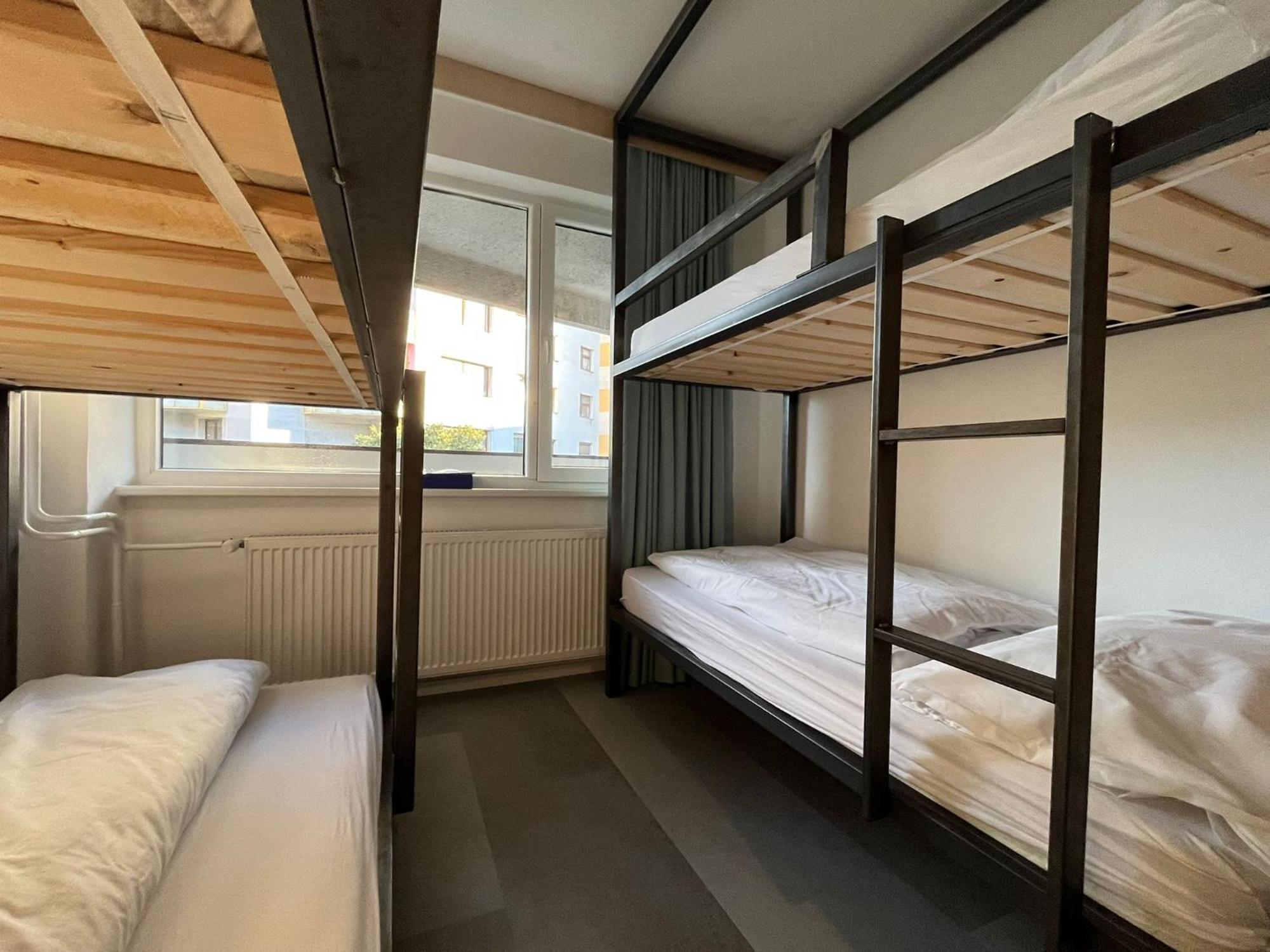 Izy Stay Hostel Bratysława Zewnętrze zdjęcie