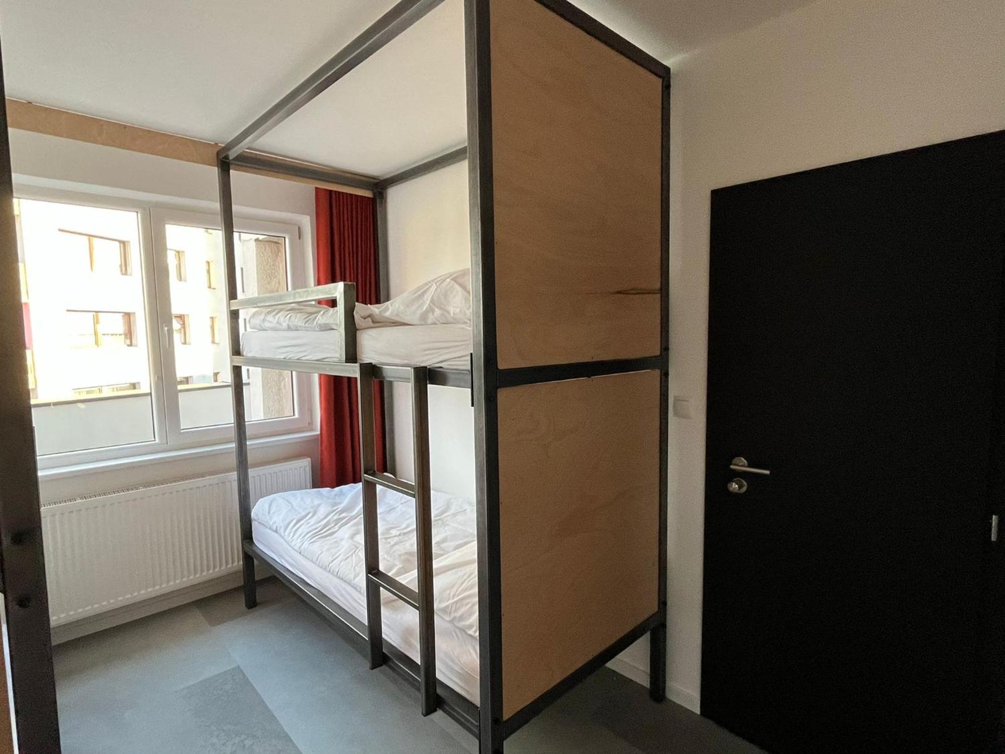 Izy Stay Hostel Bratysława Zewnętrze zdjęcie