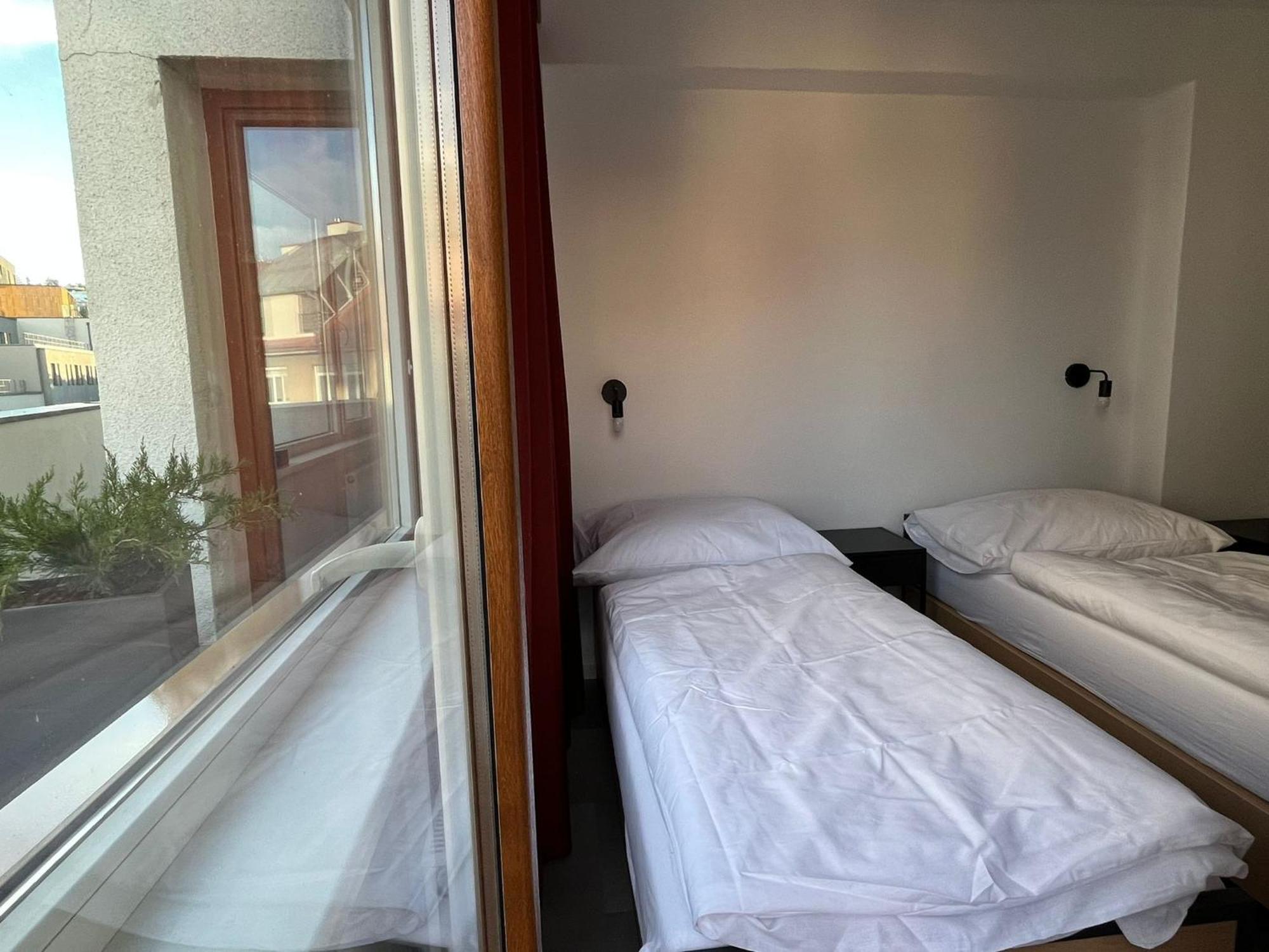 Izy Stay Hostel Bratysława Zewnętrze zdjęcie
