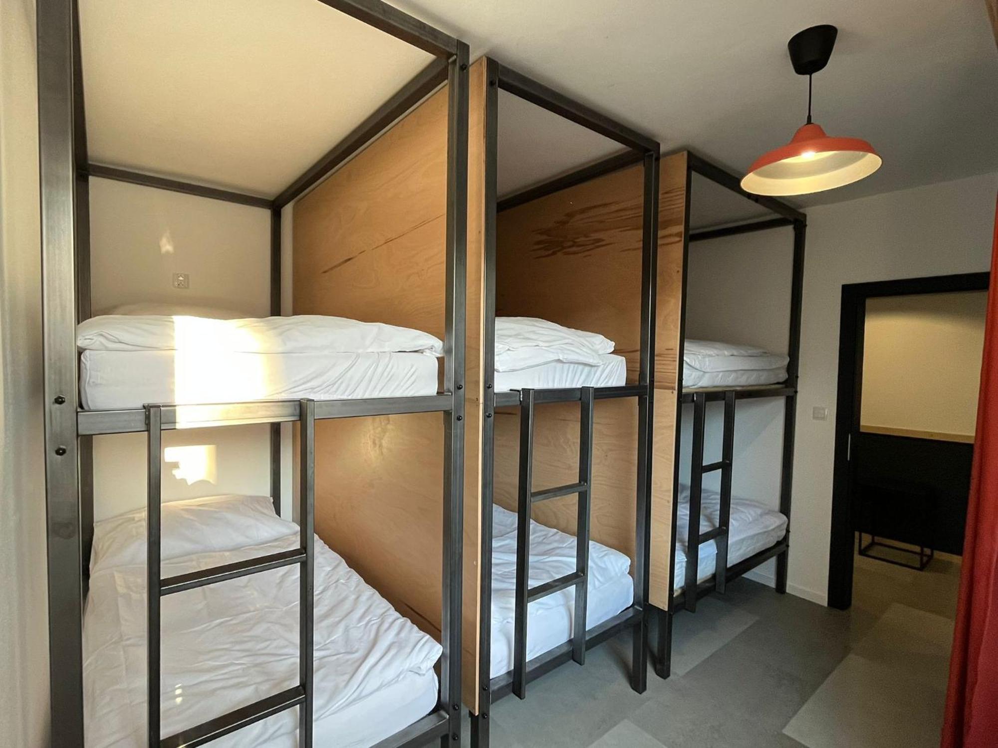 Izy Stay Hostel Bratysława Zewnętrze zdjęcie