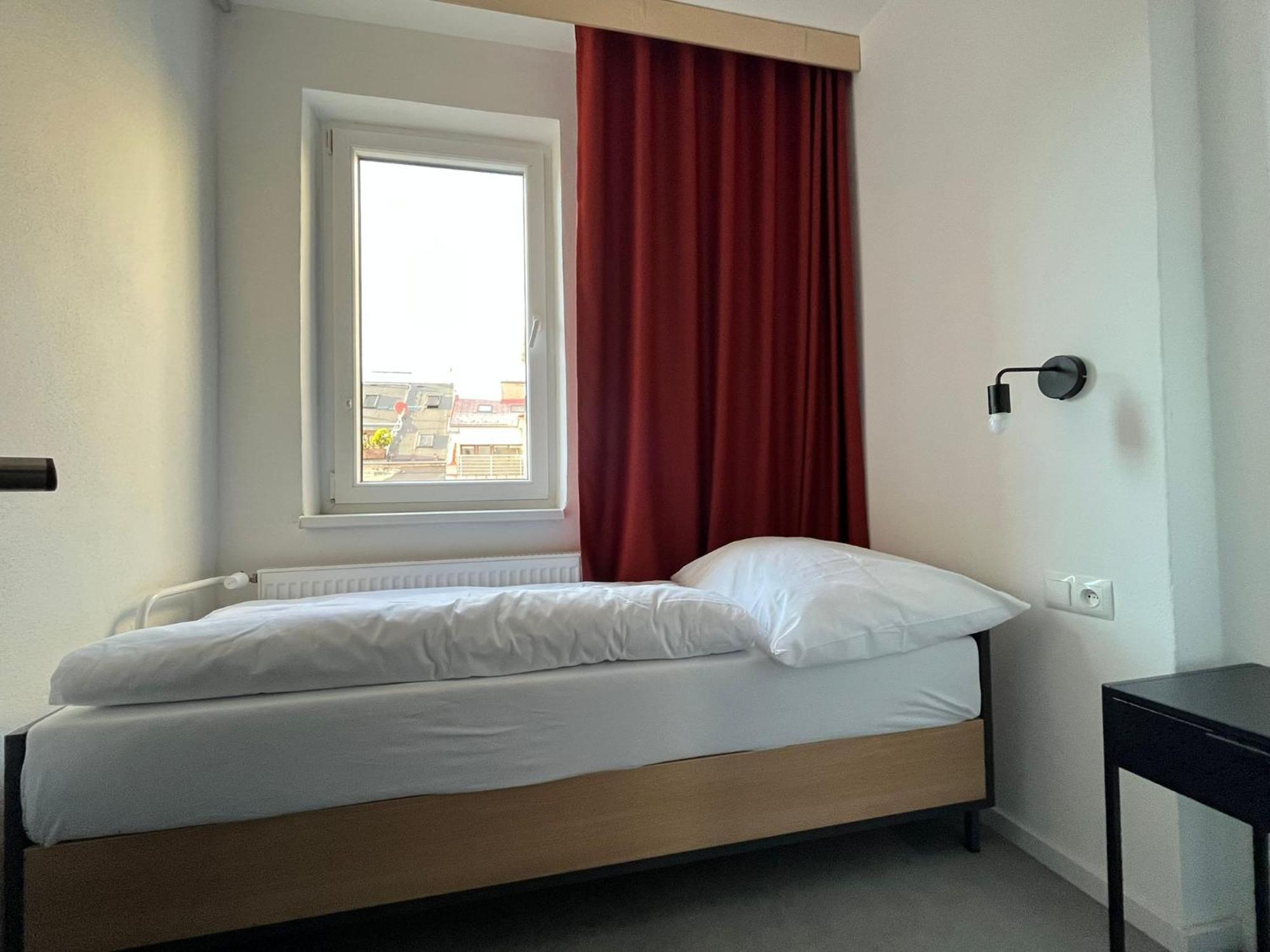 Izy Stay Hostel Bratysława Zewnętrze zdjęcie
