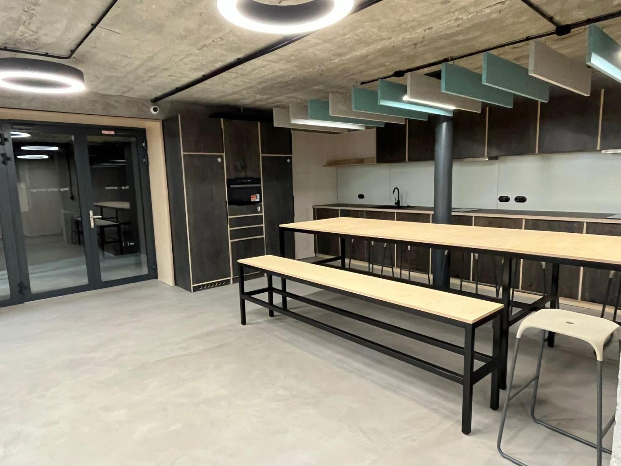 Izy Stay Hostel Bratysława Zewnętrze zdjęcie