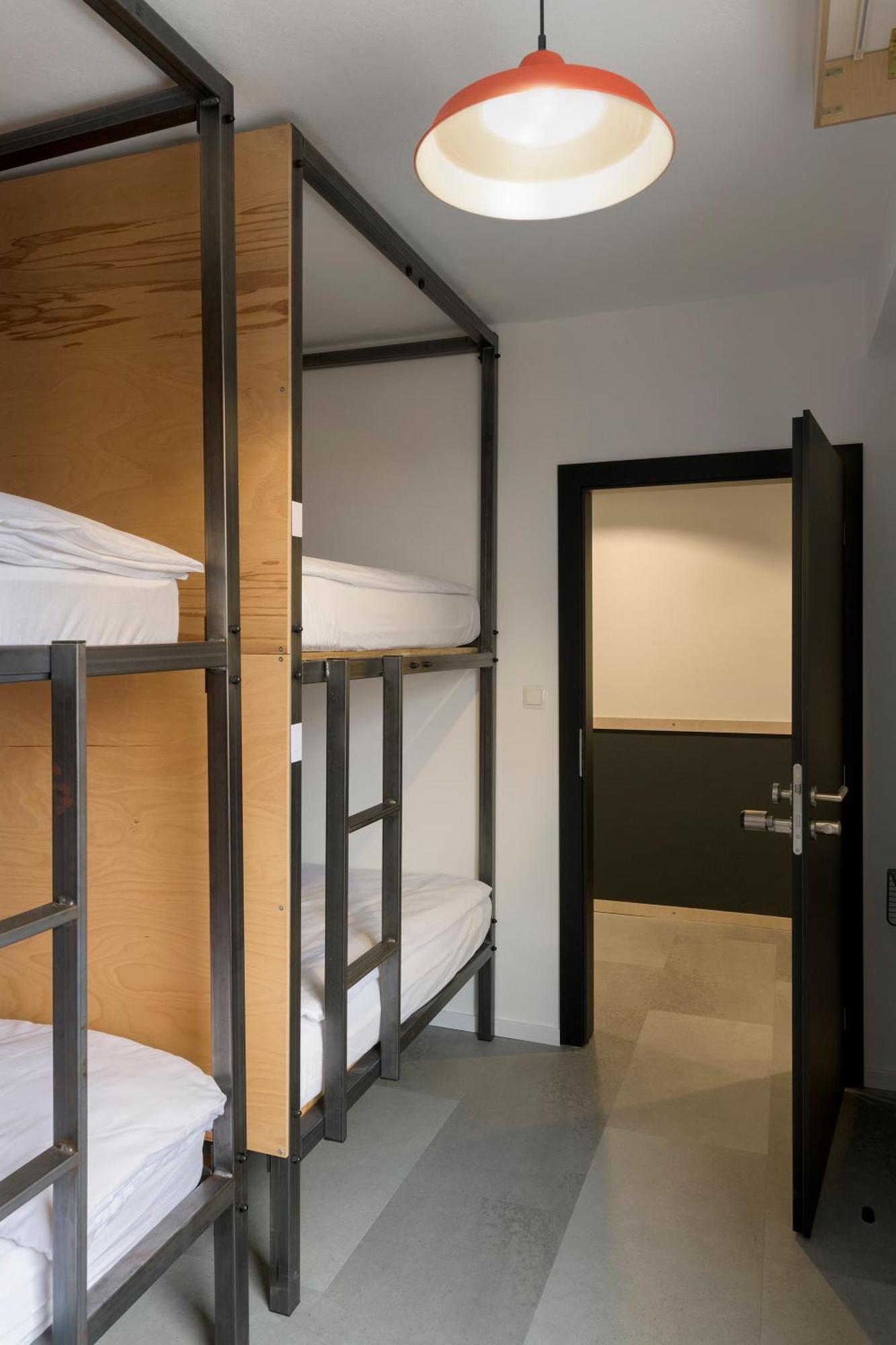 Izy Stay Hostel Bratysława Zewnętrze zdjęcie