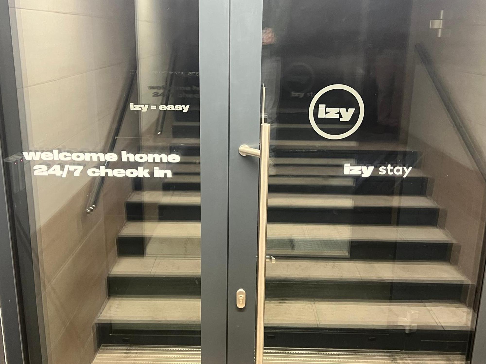 Izy Stay Hostel Bratysława Zewnętrze zdjęcie